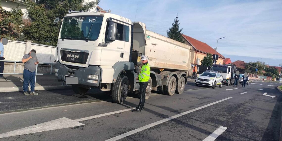 Șoferi de camioane care au circulat în zone interzise din Timișoara fără a deține autorizații, amendați/Foto