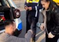 Un tânăr din Deva și-a cerut în căsătorie iubita în prezența polițiștilor rutieri/Video