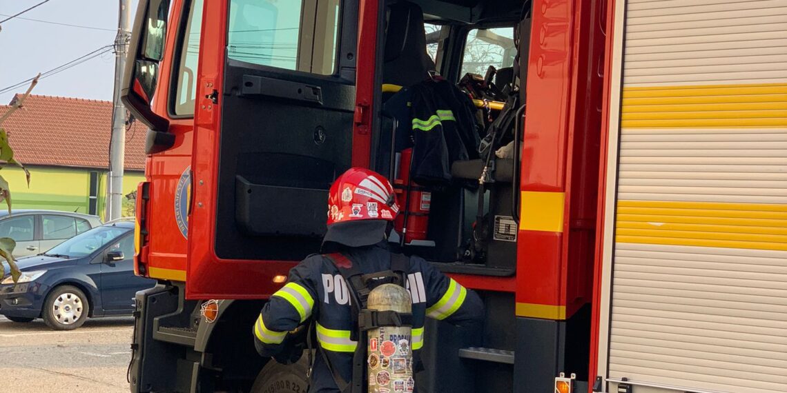 Incendiu într-un bloc din Arad/Foto