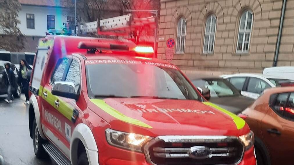 Femeie rănită la Timișoara de un ornament căzut de pe clădire