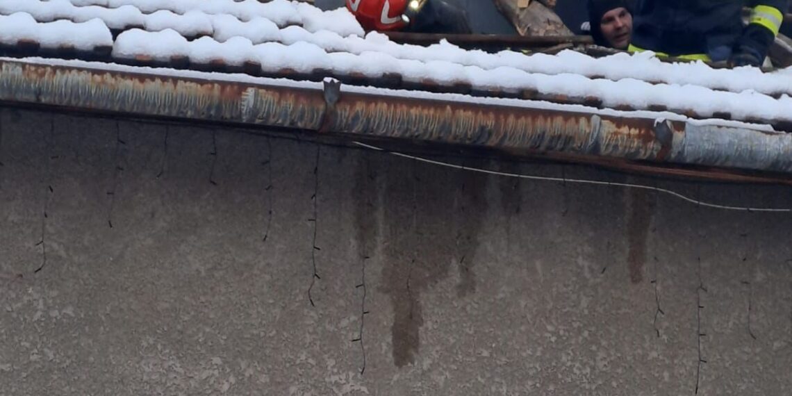 Casă în flăcări la Ineu