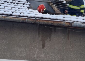 Casă în flăcări la Ineu