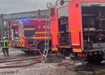 Incendiu la un atelier de tâmplărie din Arad