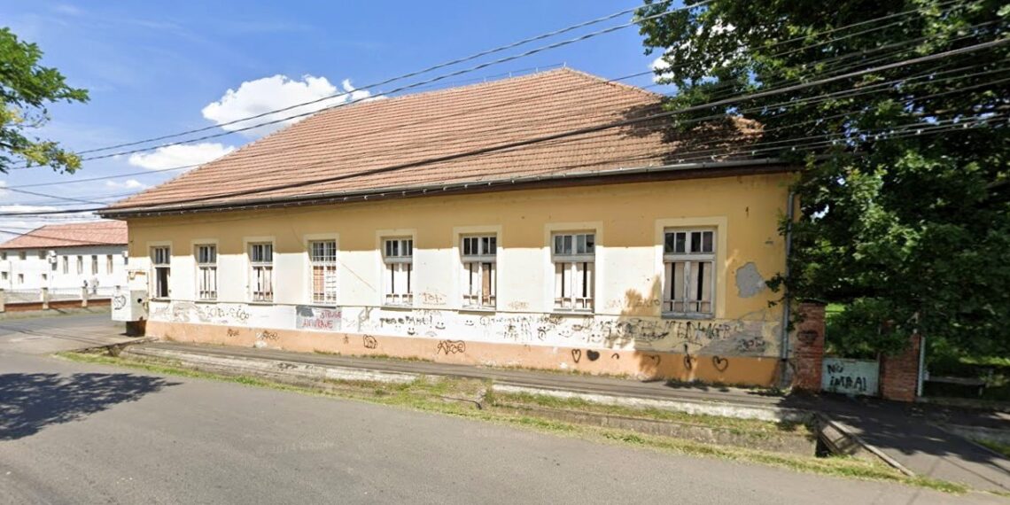 Primăria Timișoara și comunitatea din Plopi dau o nouă viață clădirii „Școala Mică”: va fi folosită ca grădiniță