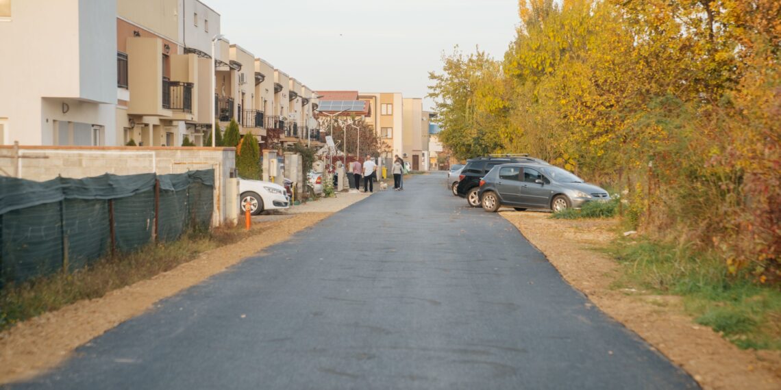 Primăria Timișoara a asfaltat 3 km din ultimele străzi de pământ din Ciarda Roșie/Foto