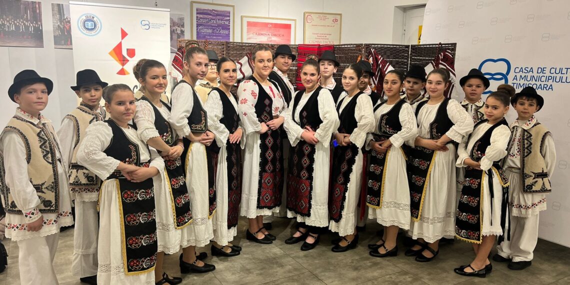 GALERIE FOTO. Ploaie de premii pentru copiii din Comloșu Mare, la concursul „Cântec, joc și grai străbun”