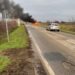 VIDEO. Mașină înghițită de flăcări, între Timișoara și Peciu Nou