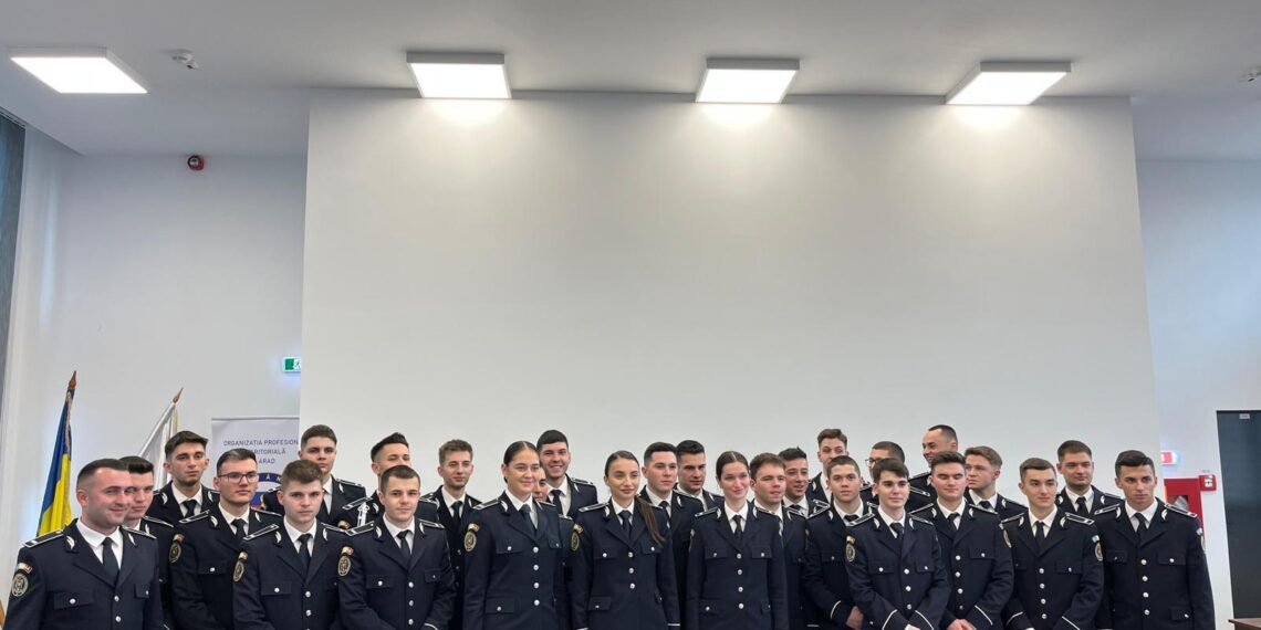 Polițiștii arădeni, spiridușii Moșului