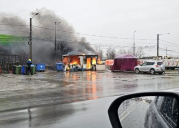 Incendiu izbucnit la un container, la ieșirea din Arad spre Oradea