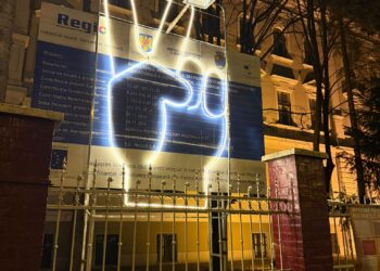 Însemnul Revoluției este vizibil pe școlile din Timișoara/Foto