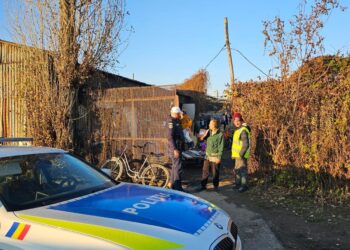 Polițiștii Biroului Rutier Arad, în rol de „Moș Crăciun”