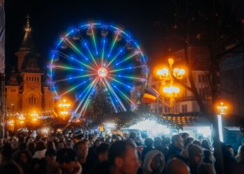 Aproape 800.000 de vizitatori la Târgul de Crăciun din Piața Victoriei, până în 26 decembrie. Cine cântă la Revelion
