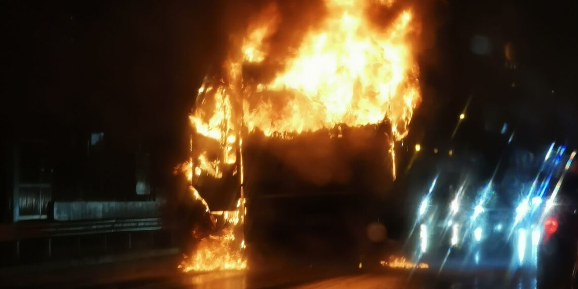 Un cap tractor a luat foc pe strada G. Alexandrescu din Timișoara/Video