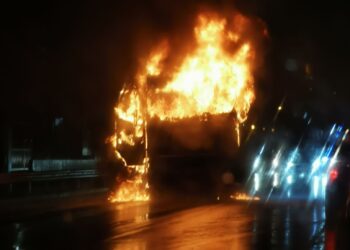 Un cap tractor a luat foc pe strada G. Alexandrescu din Timișoara/Video