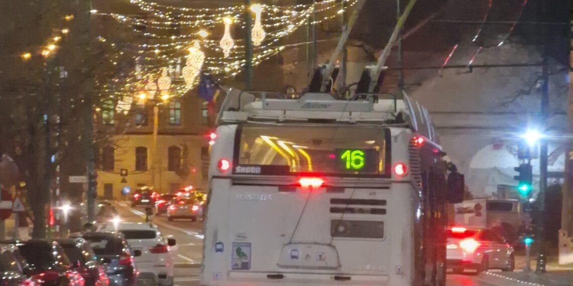 Primăria Timișoara n-a fost în stare să facă locuri de parcare, iar STPT ne sfătuiește să lăsăm mașinile acasă când mergem la Târgul de Crăciun