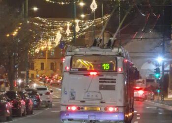 Primăria Timișoara n-a fost în stare să facă locuri de parcare, iar STPT ne sfătuiește să lăsăm mașinile acasă când mergem la Târgul de Crăciun