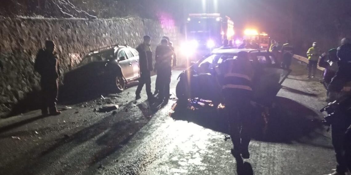 Accident cu cinci autoturisme. Doi minori, transportați la spital