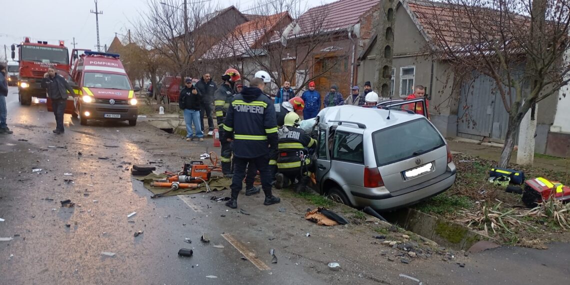 Accident în localitatea Răcășdia. Un bărbat a ajuns la spital