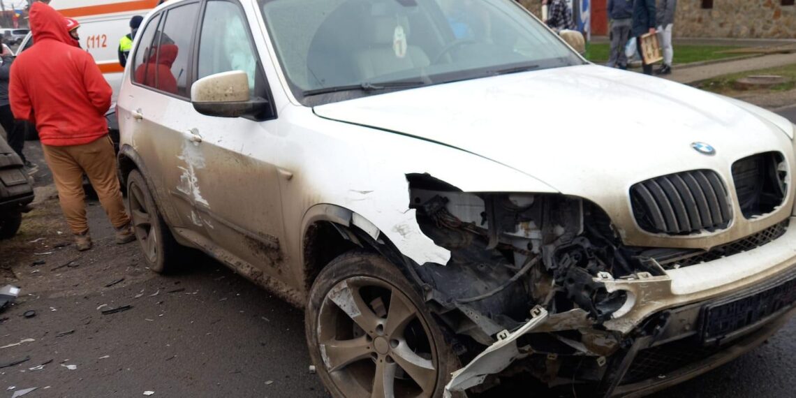 Trei mașini implicate într-un accident la Remetea Mare/Foto