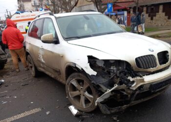 Trei mașini implicate într-un accident la Remetea Mare/Foto