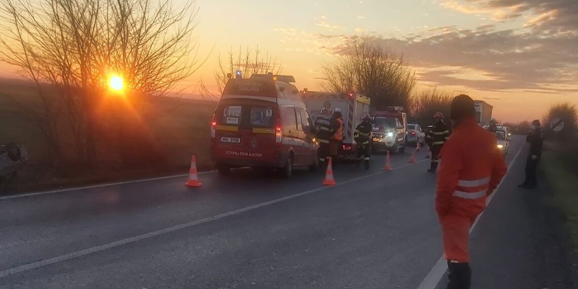 Femeie transportată la spital după un accident