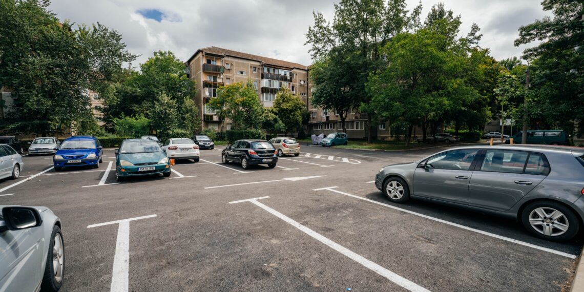 Primăria Timișoara reia amenajarea noilor parcări în locul garajelor demolate