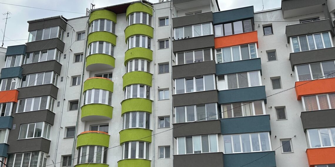 S-a prelungit perioada de depunere a proiectelor pentru reabilitarea termică a blocurilor, prin Programul Regional Vest