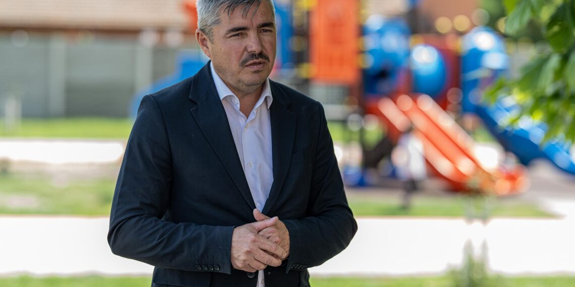 Ce planuri are pentru noul an edilul șef din Comloșu Mare