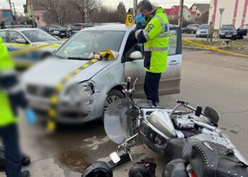 Motociclist băgat în spital de o șoferiță, la Timișoara