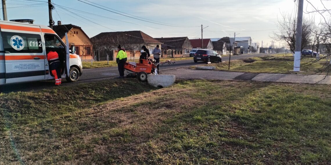 Accident la intrare în Aluniș. O persoană a fost transportată la spital