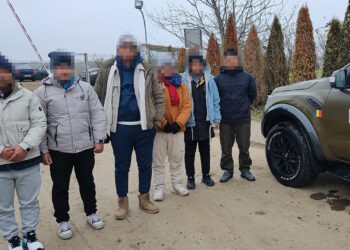 Șase cetățeni din Nepal opriți la frontiera româno-sârbă