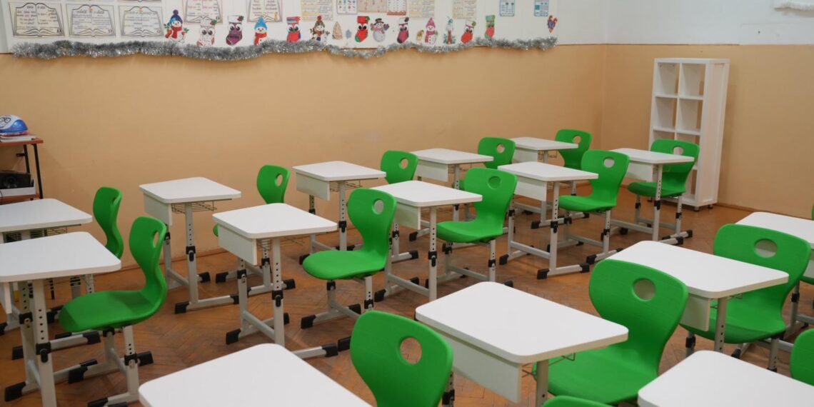 Începe dotarea cu mobilier nou a tuturor școlilor din Timișoara/Foto