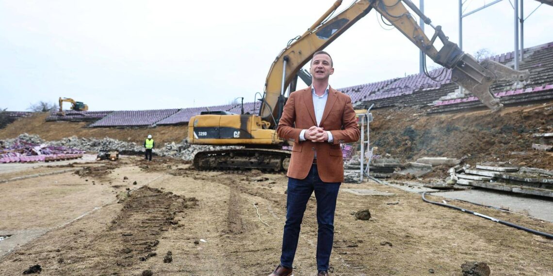 Stadionul „Dan Păltinișanu”, demolat în ritm alert/Foto