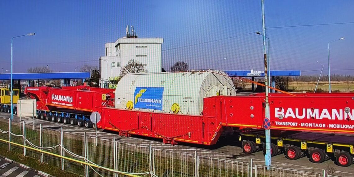 Un transport agabaritic gigantic (788 tone) va traversa România