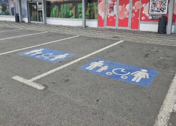Zeci de sancțiuni aplicate celor care au parcat pe locurile destinate persoanelor cu dizabilități sau pentru cei însoțiți de copii