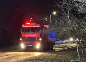 Video. Incendiu violent. Casă în flăcări, nu departe de Timișoara