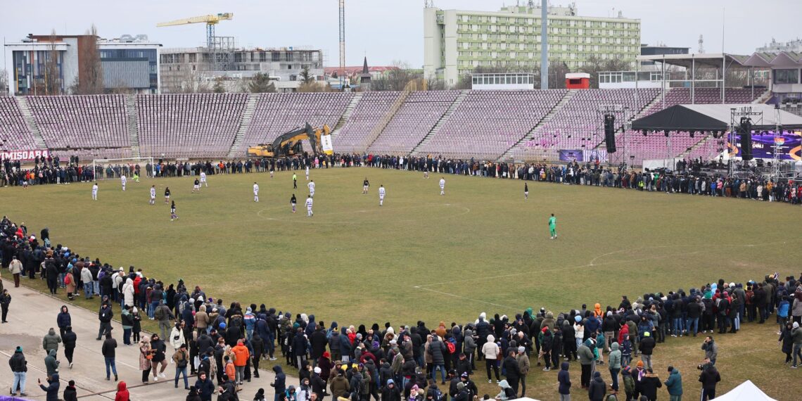 Mii de oameni pe Stadionul „Dan Păltinișanu” la evenimentul de adio organizat de CJT/Foto