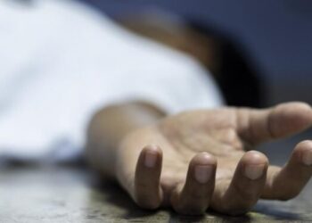 O fetiță de 12 ani din Lupeni s-a aruncat în gol