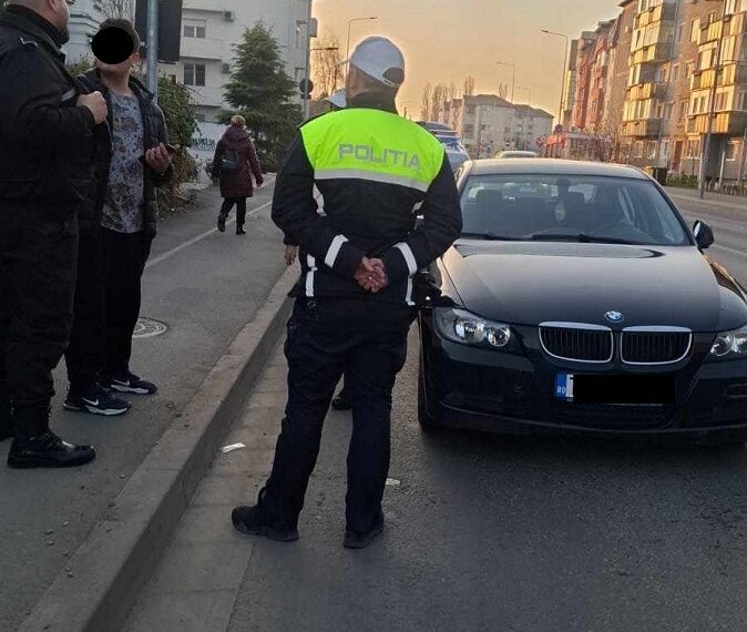 Tânăr depistat de polițiștii locali sub influența alcoolului, după ce i s-a oprit autoturismul în mijlocului drumului
