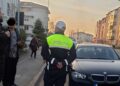 Tânăr depistat de polițiștii locali sub influența alcoolului, după ce i s-a oprit autoturismul în mijlocului drumului
