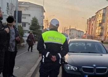 Tânăr depistat de polițiștii locali sub influența alcoolului, după ce i s-a oprit autoturismul în mijlocului drumului