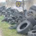 Dosar penal pentru un bărbat din Timiș care a aruncat anvelope uzate și deșeuri pe stradă