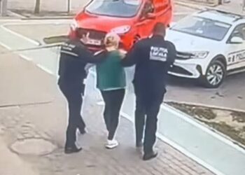 Dosar penal pentru doi polițiști care au agresat o femeie