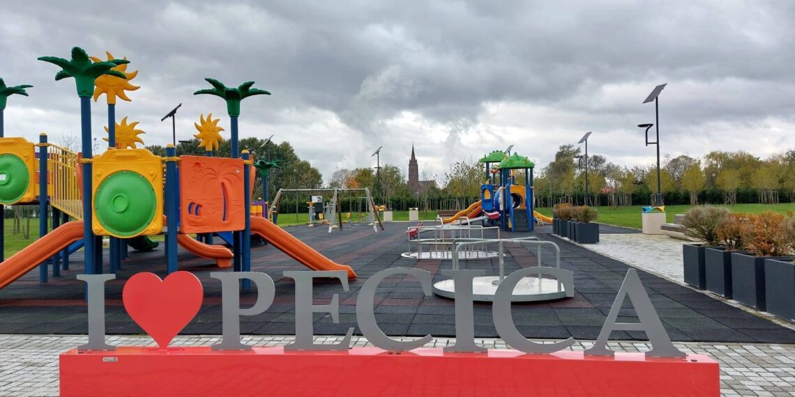 Parc de 3,5 hectare și lac termal realizate cu finanțare europeană la Pecica/Video