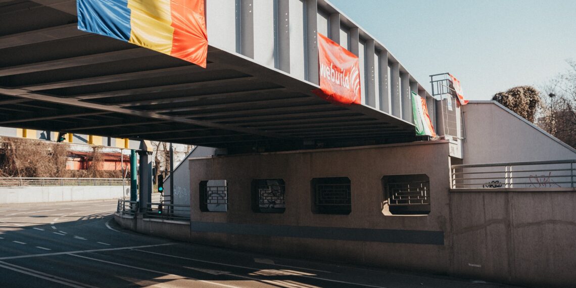 De ce a fost închis traficul în zona pasajului Popa Șapcă. Se modernizează calea ferată