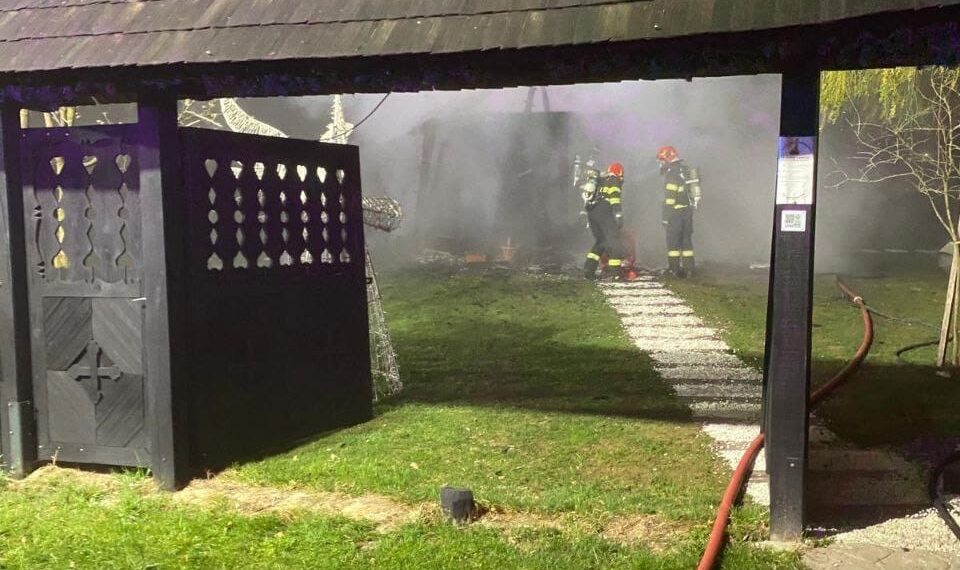 Biserica din incinta Muzeului Satului Bănățean a luat foc