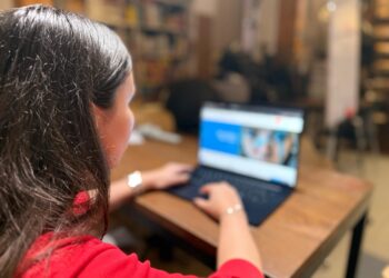 Peste jumătate dintre elevii români nu acordă feedback profesorilor, deși e un drept pe care îl au