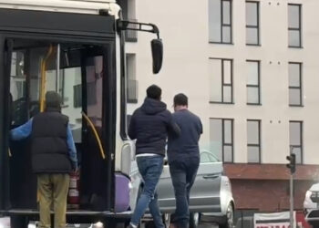 Șicanare în trafic, încheiată cu îmbrânceli/VIDEO