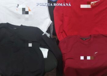 Marfă contrafăcută, găsită de polițiștii cărășeni la Bocșa și Reșița