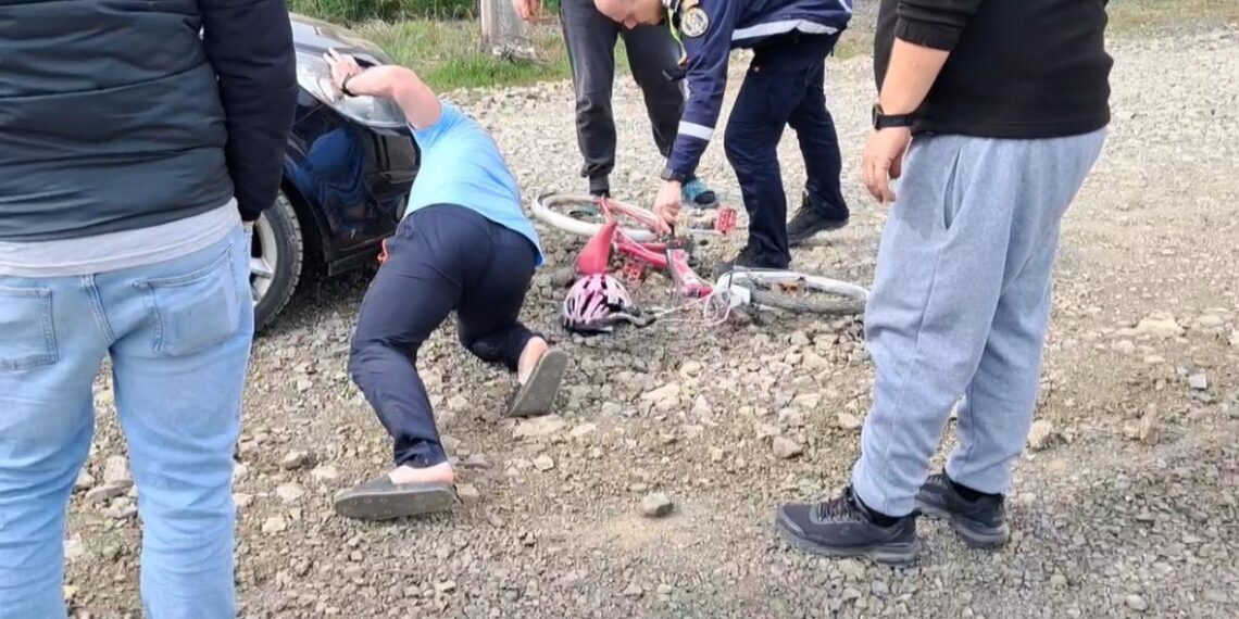 VIDEO. Copilă de 4 ani, lovită de mașină sub ochii tatălui